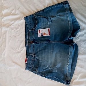 Levi jean shorts, women's highrise sz 20 NWT.